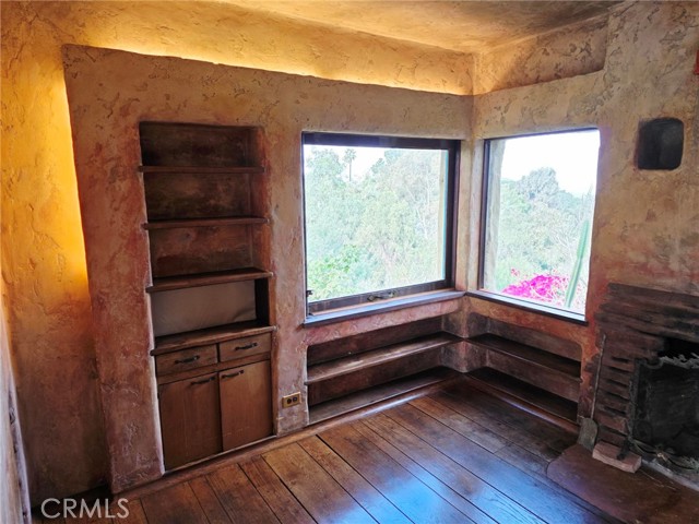 1403 Avon Park, Los Angeles CA: https://media.crmls.org/medias/b1ef4db4-e5f5-4b12-80e7-a457d7778069.jpg