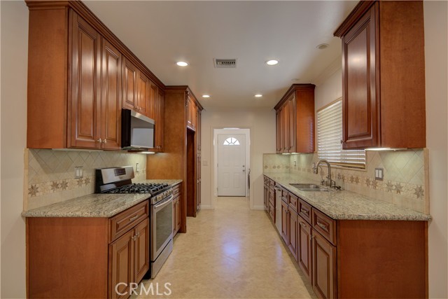 Detail Gallery Image 2 of 21 For 1367 E Windsor, Glendale,  CA 91205 - 3 Beds | 2/1 Baths