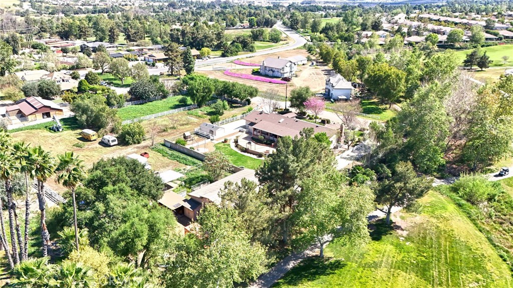 https://media.crmls.org/medias/b1f01e88-717e-4ee0-b537-cacc0adcfe5d.jpg?preset=X-Large