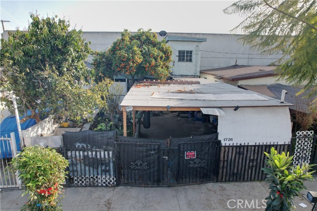 1726 E 47th Street, Los Angeles CA: https://media.crmls.org/medias/b1f02ae2-cf94-4a90-a0d3-d700d8731253.jpg