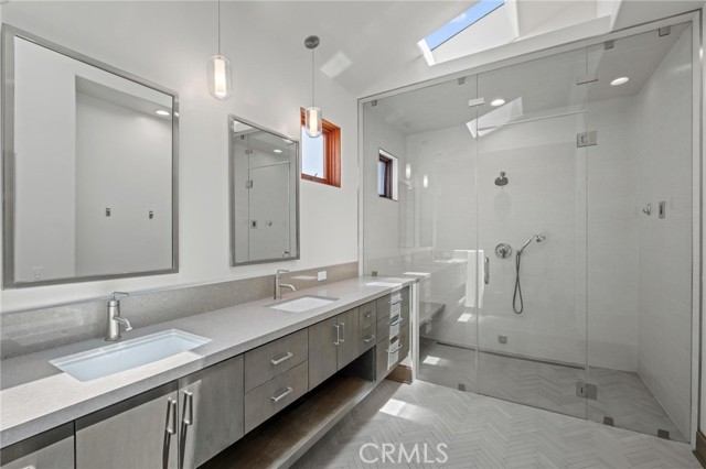 401 8th Street, Manhattan Beach CA: https://media.crmls.org/medias/b1f0ae89-20b8-49e0-bd32-5d2b8323625e.jpg