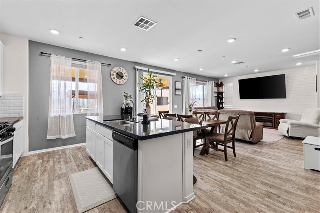 Detail Gallery Image 9 of 33 For 29109 Soraya, Lake Elsinore,  CA 92530 - 4 Beds | 3 Baths