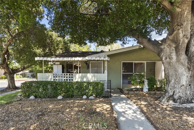 Detail Gallery Image 5 of 39 For 19226 Avenue of the Oaks a,  Newhall,  CA 91321 - 2 Beds | 1 Baths