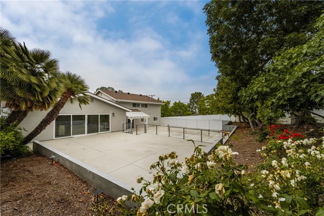 19201 Barrett Lane, North Tustin CA: https://media.crmls.org/medias/b1f18d87-aab8-4b43-ad75-7c06f1b24e07.jpg