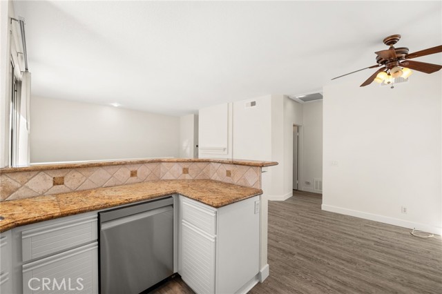 Image 11 of 35 For 8215 White Oak  19