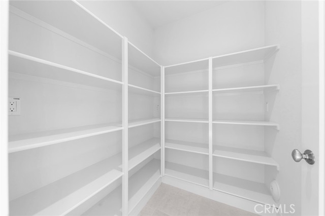 118 sunnybank Boulevard, Irvine CA: https://media.crmls.org/medias/b1f1a473-143a-474f-8e15-4b52e96daa3e.jpg