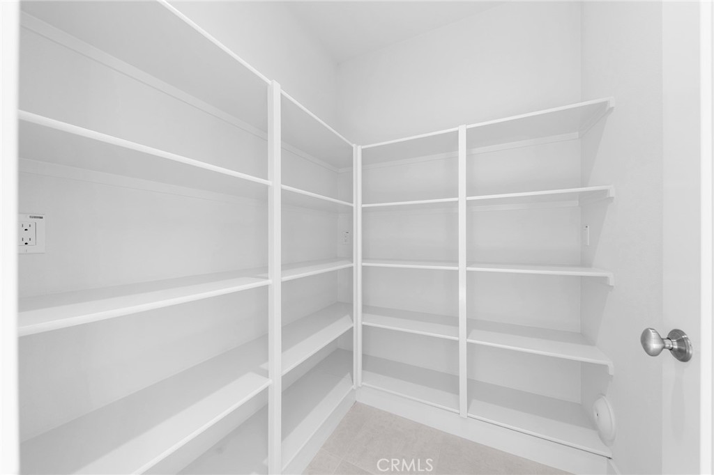 https://media.crmls.org/medias/b1f1a473-143a-474f-8e15-4b52e96daa3e.jpg?preset=X-Large