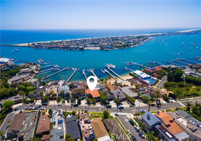 2301 Pacific Drive, Corona del Mar CA: https://media.crmls.org/medias/b1f1b80c-b6c6-4b7c-8e88-73c39b0160a0.jpg