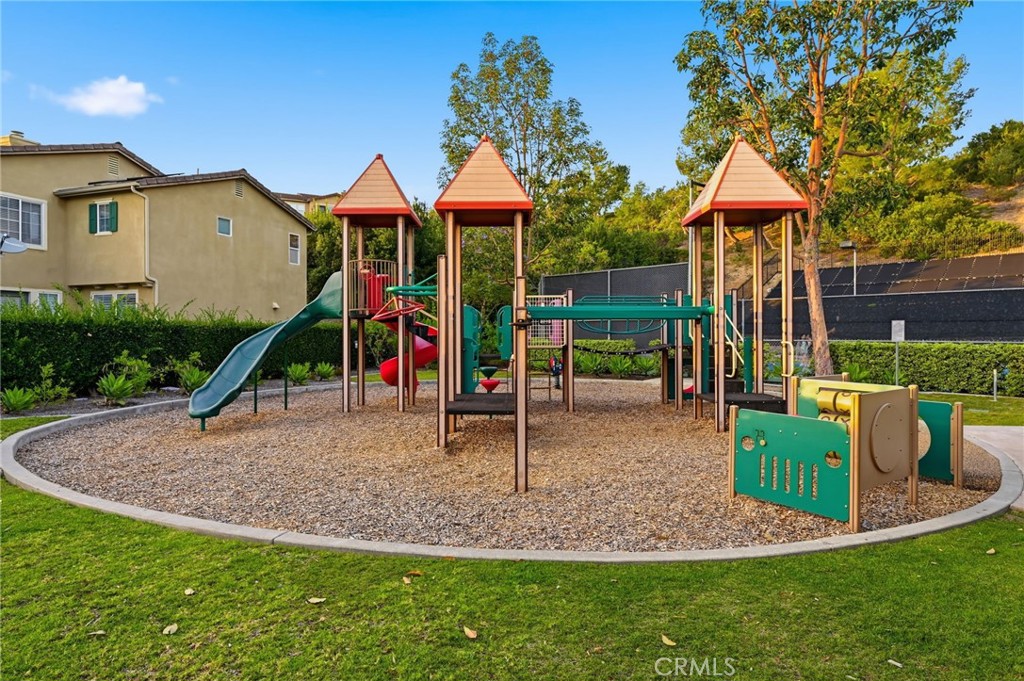 https://media.crmls.org/medias/b1f1becc-71d7-4107-ae50-973435e5f132.jpg?preset=X-Large