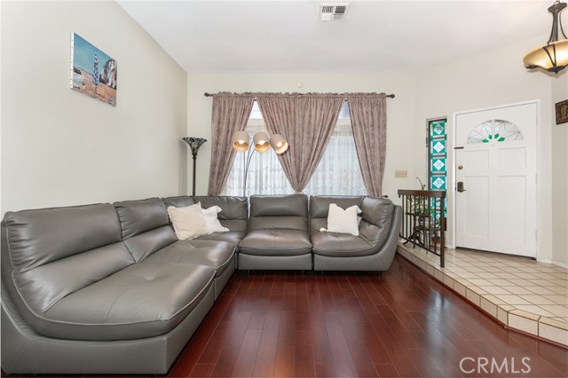 Detail Gallery Image 4 of 27 For 20737 Roscoe Bld #203,  Winnetka,  CA 91306 - 2 Beds | 2/1 Baths
