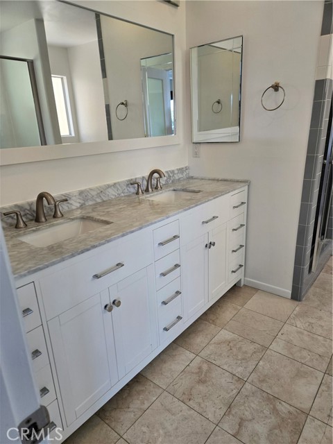 409 15th Street, Manhattan Beach CA: https://media.crmls.org/medias/b1f1fff0-9639-4837-a6b3-3b36374fcfb6.jpg