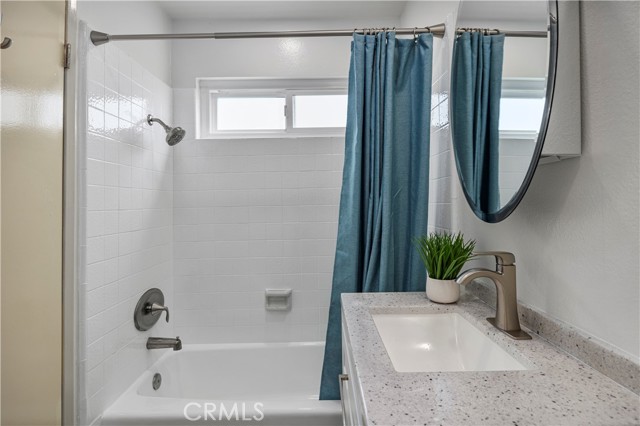 Detail Gallery Image 12 of 19 For 323 S Broadway #11,  Redondo Beach,  CA 90277 - 3 Beds | 2/1 Baths