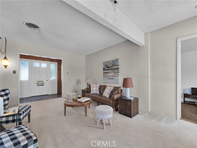 Detail Gallery Image 5 of 32 For 9952 Noble Ave, –,  CA 91345 - 4 Beds | 2 Baths