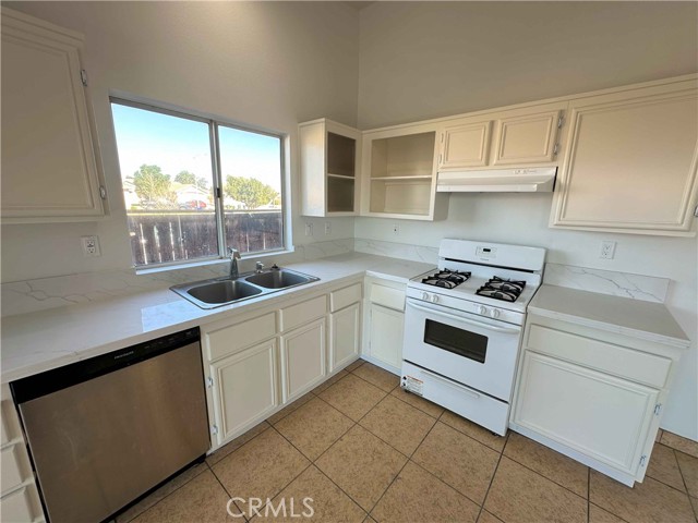 Detail Gallery Image 10 of 26 For 11390 Addison St, Adelanto,  CA 92301 - 3 Beds | 2 Baths