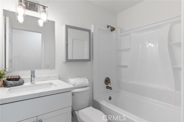 27242 Jardines, Mission Viejo CA: https://media.crmls.org/medias/b1f4600b-adce-43c6-a94f-f0a60557ef8f.jpg