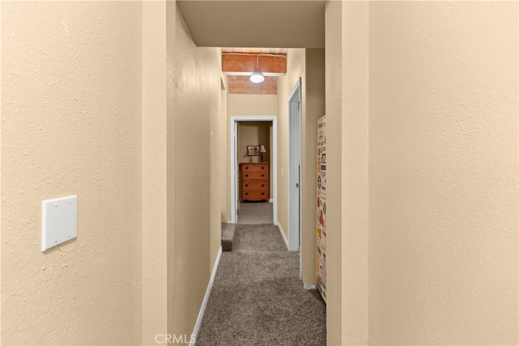 https://media.crmls.org/medias/b1f66484-2e2a-4d75-a392-d47bb857a087.jpg?preset=X-Large
