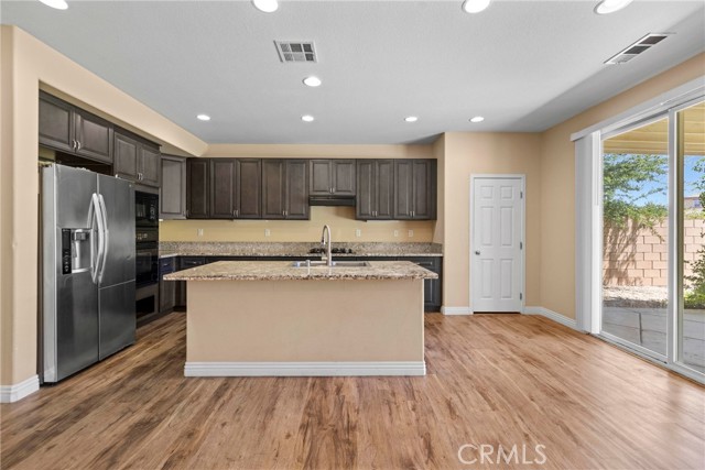 Detail Gallery Image 12 of 59 For 5080 Meadowsweet Dr, Palmdale,  CA 93551 - 4 Beds | 2/1 Baths