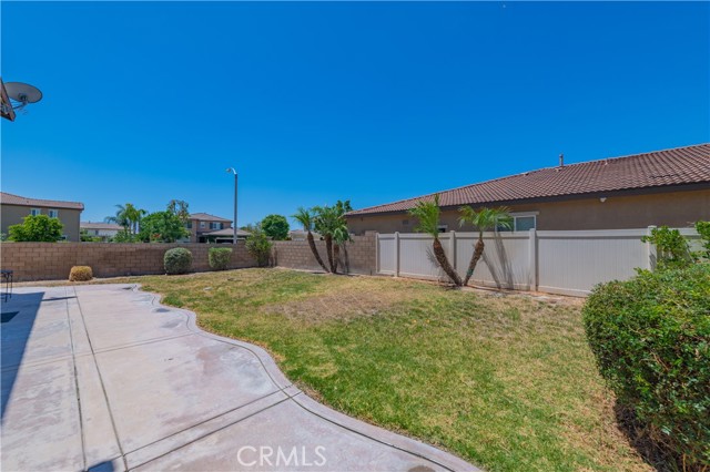 6851 Tourmaline Drive, Eastvale CA: https://media.crmls.org/medias/b1f792ea-508f-4fdc-bbfa-c8042fa223c9.jpg