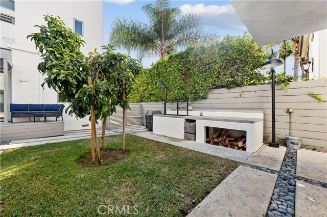 Detail Gallery Image 9 of 43 For 753 N Orange Dr, Los Angeles,  CA 90038 - 5 Beds | 3/3 Baths