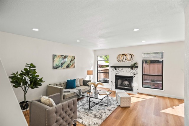 Front Image Thumbnail for CROC25233925