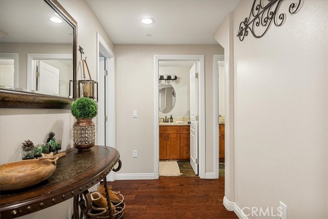 Detail Gallery Image 14 of 31 For 30964 Summit Dr, Running Springs,  CA 92382 - 3 Beds | 2/1 Baths