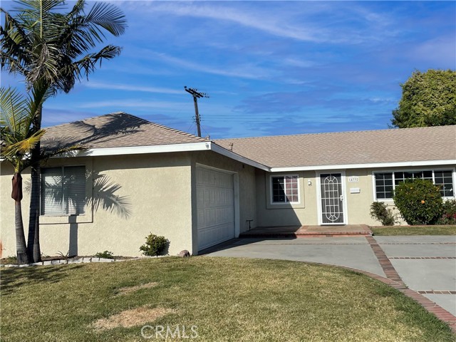14332 Thunderbird Circle, Huntington Beach CA: https://media.crmls.org/medias/b1f8ef10-5890-491c-8a45-749ec51f55f8.jpg
