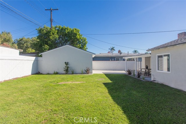 417 W Leeside, Glendora CA: https://media.crmls.org/medias/b1fa3364-d2a4-4df5-983a-2cfb5c5733ee.jpg