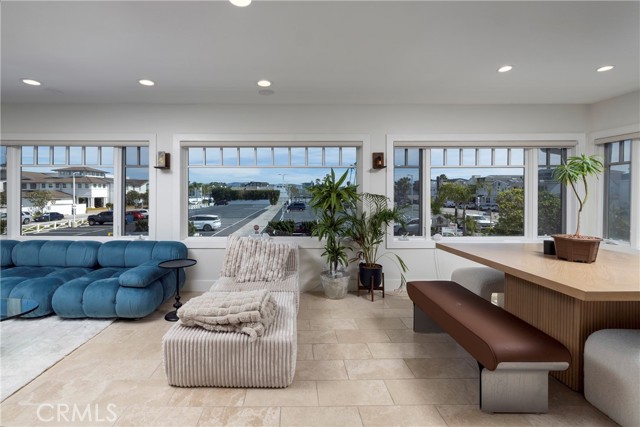 Detail Gallery Image 7 of 22 For 203 8th, Newport Beach,  CA 92661 - – Beds | – Baths