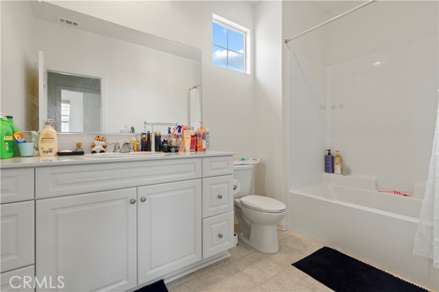 Detail Gallery Image 12 of 26 For 6049 Snapdragon, Corona,  CA 92880 - 3 Beds | 2/1 Baths