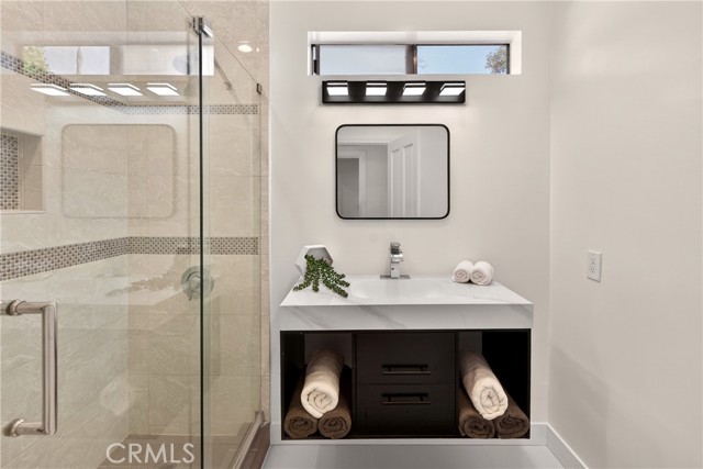 Detail Gallery Image 21 of 30 For 11814 Hesby St, Valley Village,  CA 91606 - 4 Beds | 2 Baths