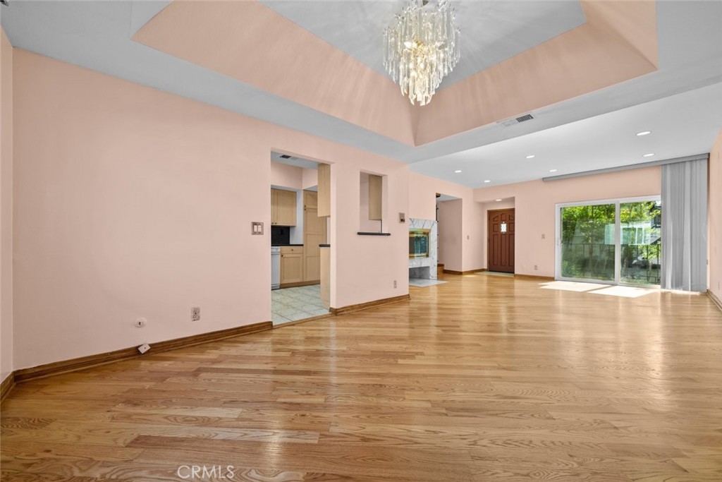https://media.crmls.org/medias/b1fb359a-4561-48b6-9c88-5aedc539ff55.jpg?preset=X-Large