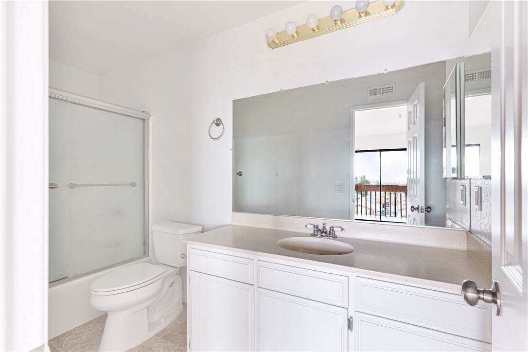Detail Gallery Image 8 of 16 For 7735 Newman Ave #301,  Huntington Beach,  CA 92647 - 3 Beds | 2 Baths