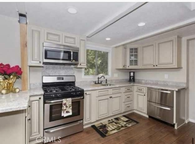 565 Rose Lane, Twin Peaks CA: https://media.crmls.org/medias/b1fb7d4c-5fbf-424a-bb48-0b2f18acbe64.jpg