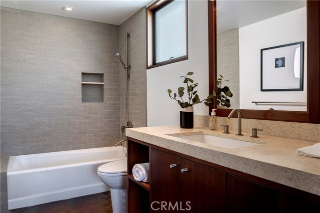 732 The Strand, Hermosa Beach, California 90254, 4 Bedrooms Bedrooms, ,2 BathroomsBathrooms,Residential,Sold,The Strand,SB25197850