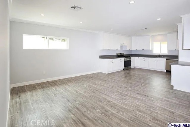 Detail Gallery Image 3 of 11 For 7435 Collett Ave, Van Nuys,  CA 91406 - 2 Beds | 2 Baths