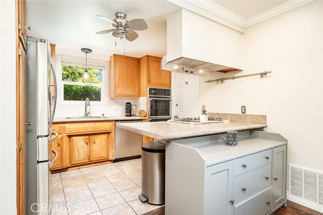 Detail Gallery Image 12 of 48 For 16381 Ace Ln, Huntington Beach,  CA 92649 - 3 Beds | 2 Baths