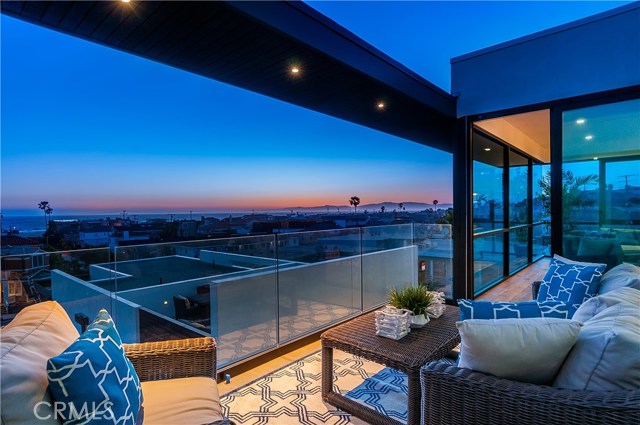 1635 Palm Drive, Hermosa Beach, California 90254, 4 Bedrooms Bedrooms, ,3 BathroomsBathrooms,Residential,Sold,Palm,SB17135203