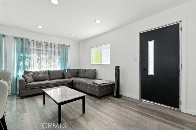 Detail Gallery Image 2 of 14 For 1900 Artesia Blvd #4,  Torrance,  CA 90504 - 2 Beds | 1 Baths