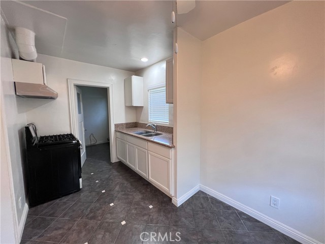 3850 2nd Street, Riverside CA: https://media.crmls.org/medias/b1fe69e8-9dfa-45b2-93df-8ae32d3bb76b.jpg