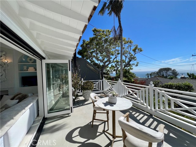 Detail Gallery Image 3 of 21 For 31502 Shrewsbury Dr, Laguna Beach,  CA 92651 - 2 Beds | 2/1 Baths