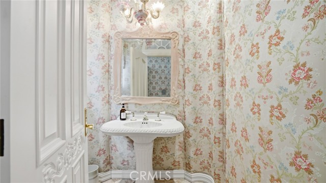 Detail Gallery Image 56 of 74 For 4548 Ellenboro, Woodland Hills,  CA 91364 - 4 Beds | 4/1 Baths