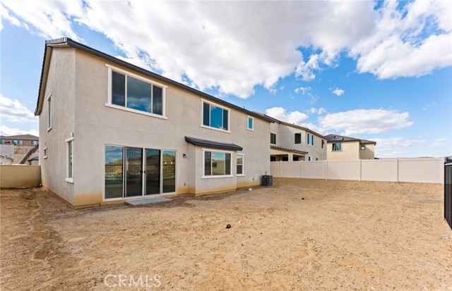 Detail Gallery Image 5 of 43 For 3909 Hudson Ln, Lake Elsinore,  CA 92530 - 6 Beds | 5 Baths