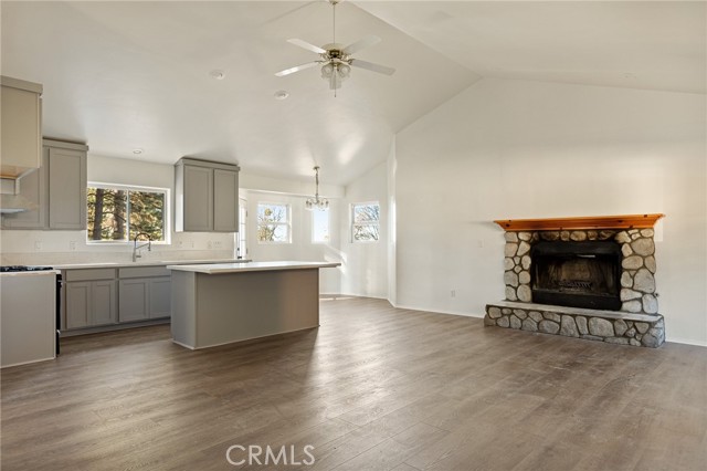 Detail Gallery Image 3 of 28 For 31471 Ocean View, Running Springs,  CA 92382 - 3 Beds | 2 Baths