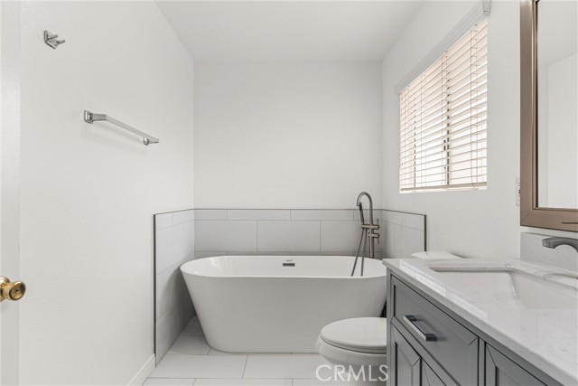 Detail Gallery Image 25 of 33 For 2110 Rockefeller Ln #2,  Redondo Beach,  CA 90278 - 3 Beds | 2/1 Baths