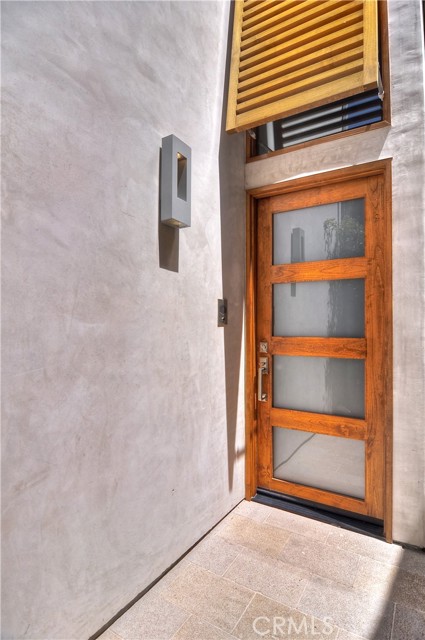 214 1/2 Marguerite Avenue, Corona del Mar CA: https://media.crmls.org/medias/b202515e-3e7a-4953-8447-6e55b1136f2e.jpg