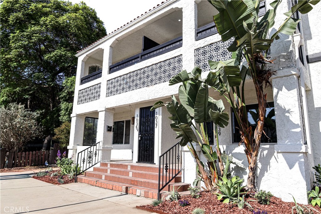 1039 Gladys Ave