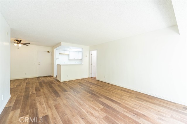 Detail Gallery Image 4 of 35 For 700 W 3rd St #B102,  Santa Ana,  CA 92701 - 2 Beds | 2 Baths