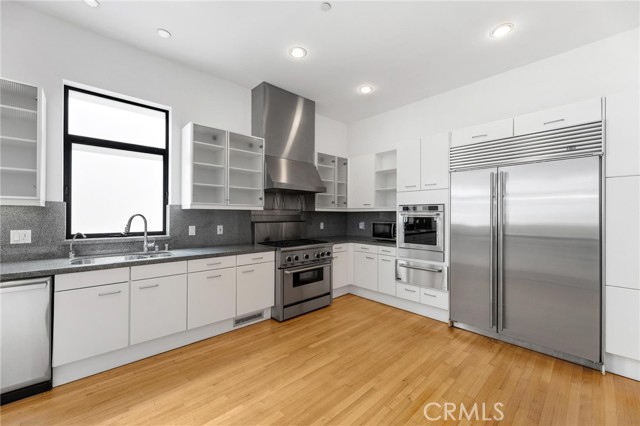 129 20th Street, Manhattan Beach CA: https://media.crmls.org/medias/b203e41e-3bd4-457e-8316-7360e5547b91.jpg