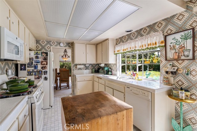Detail Gallery Image 14 of 39 For 4466 Rainbow Ln, Yorba Linda,  CA 92886 - 4 Beds | 2/1 Baths