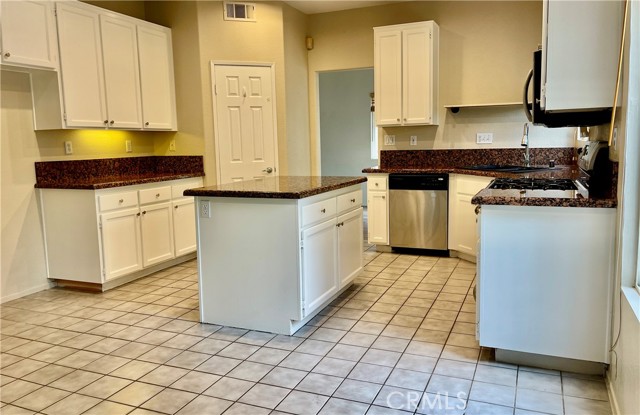 Detail Gallery Image 8 of 31 For 40794 Mountain Pride, Murrieta,  CA 92562 - 4 Beds | 3 Baths